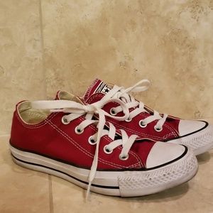Red converse chuck taylors